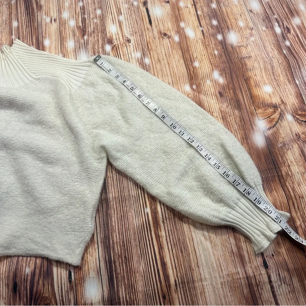 Free People Crop  Sweater Size Small
